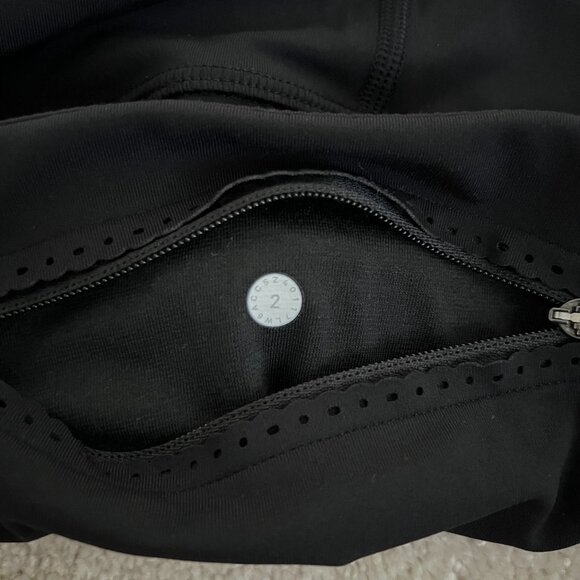 Lululemon Smooth Stride Crop Black Size 2 Stylish Mesh on Side Leggings - Picture 13 of 16